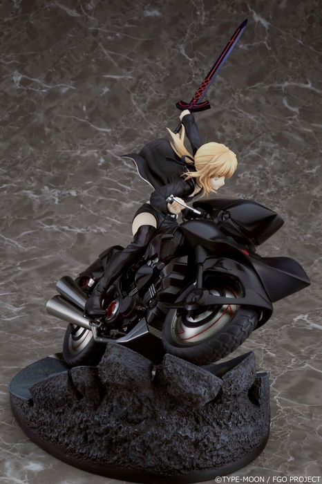 「セイバー/アルトリア・ペンドラゴン〔オルタ〕&キュイラッシェ・ノワール」3