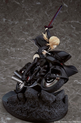「セイバー/アルトリア・ペンドラゴン〔オルタ〕&キュイラッシェ・ノワール」3