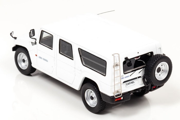 メガクルーザー White:左後