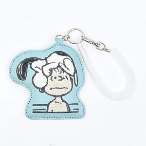 バッグのアクセサリーにも！「スヌーピー」ダイカットサガラ刺繍パスケース。旅行に便利な洗面ポーチセットも。