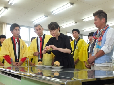 (6)栃木 餃子を研究する高校生と