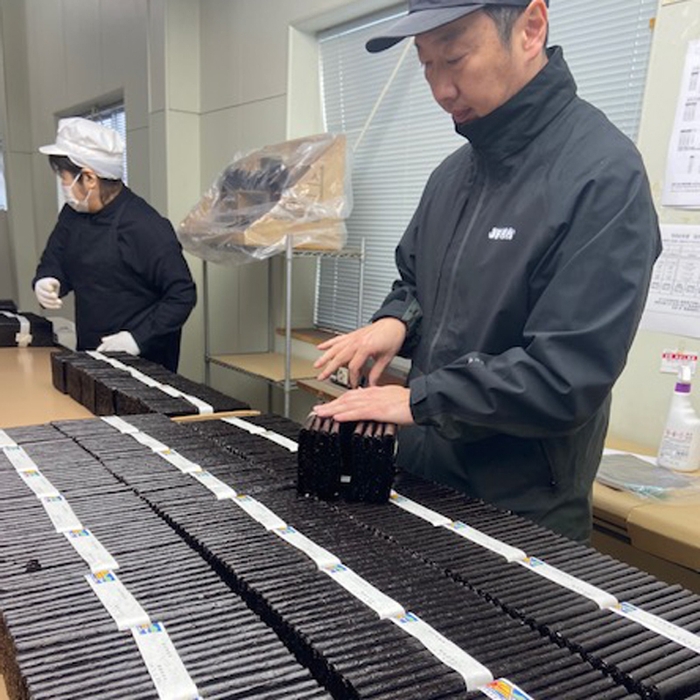 海苔検査員による等級格付け