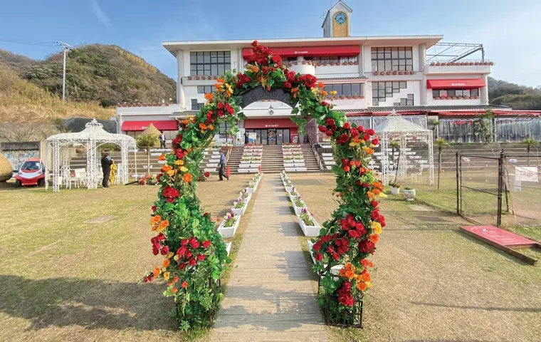 期間限定のフォトスポットがあちこちに咲き乱れる!