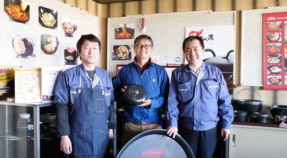 新潟県燕市の鉄鍋技術を活かした日本オリジナルピザ釜!