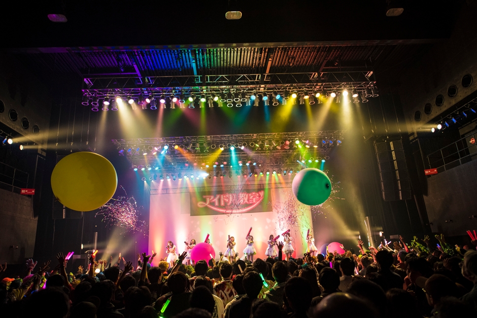 ZEPPワンマンでは特大バルーンやキャノン砲などの特殊効果も