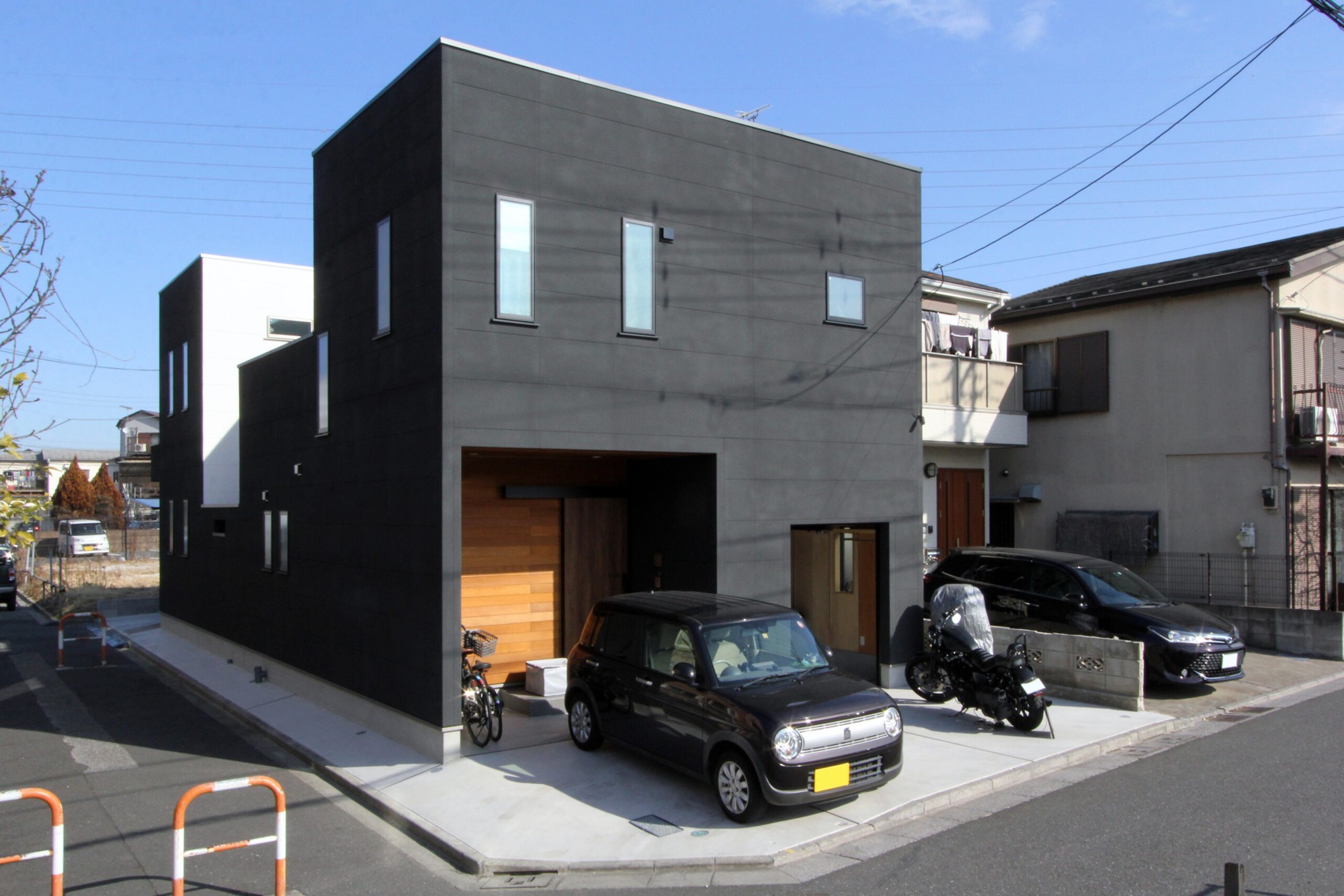 築4年の二世帯住宅をリノベーション。日本の趣と海外スタイルが調和する、バーカウンターと小上がり畳のある住まい
