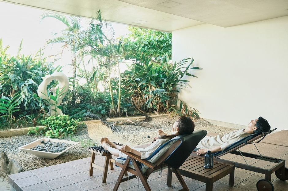 ハーブガーデン横の癒しスポットでアーシング体験