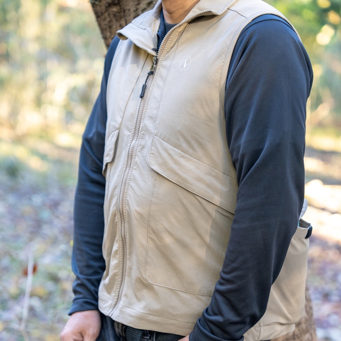 アウトドアベスト『遊楽 -yura-』速乾 大判ポケット・カラビナ付き