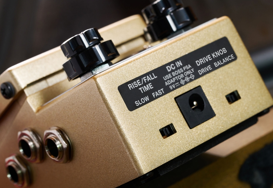 『RT-2』 リア・パネルに設けられた各種スイッチ