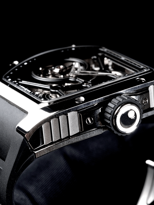 T10オリジナルケース側面に施されたフィン型デザイン