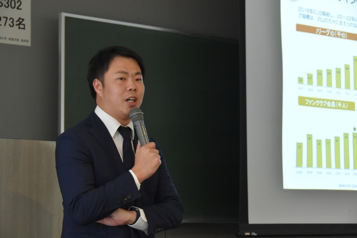 自社のマーケティング手法を語る滝野氏