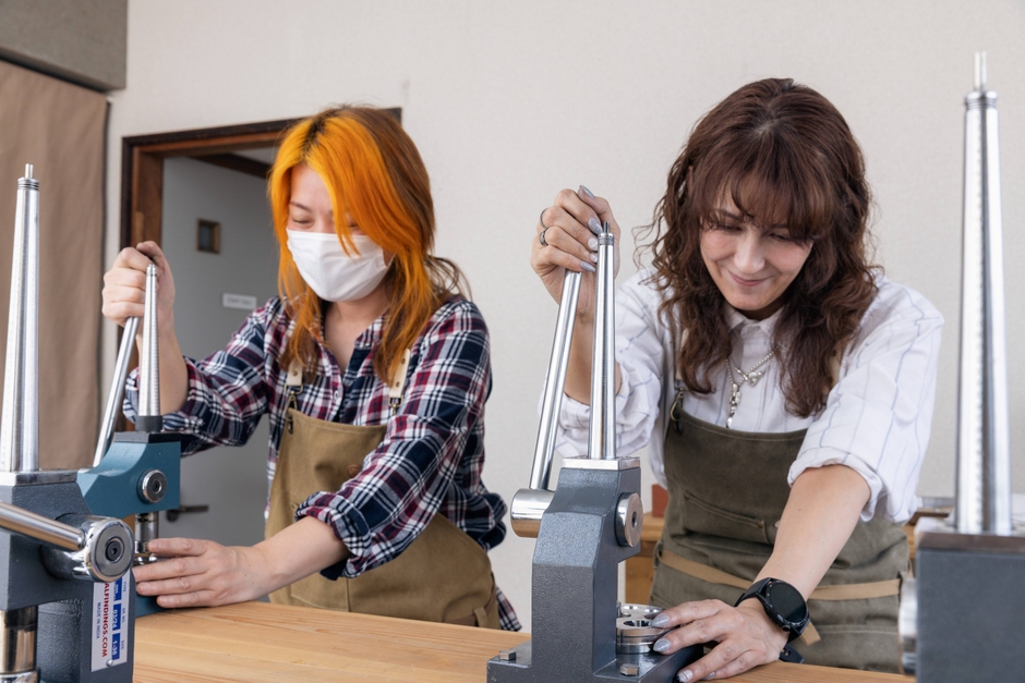 仲間と手作りコインリング