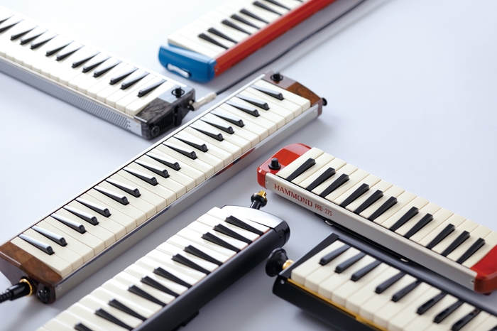 様々なモデルが揃ったメロディオン