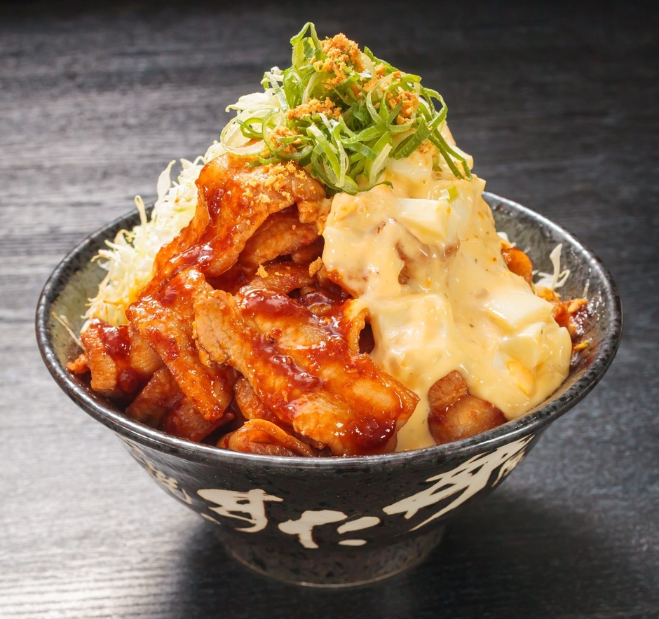 【3/1(木)発売】豪快ジャンク盛り!“ガリタル”辛すた丼 税込880円