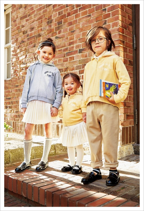 パーカ (80~90、90~100、120~130、130~140㎝)14,080円、(140~150、150~160㎝)16,280円 *全て税込