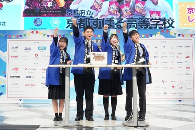 元気にプレゼンをする京都すばる高校の皆さん