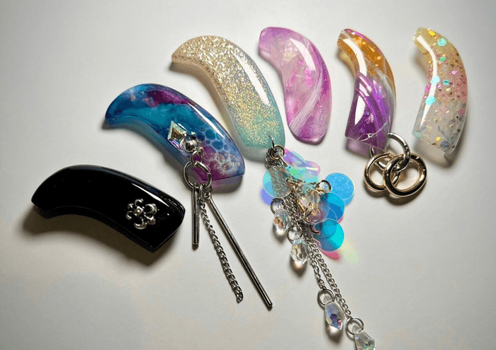 世界に一つだけのオリジナル補聴器カバーを制作します。