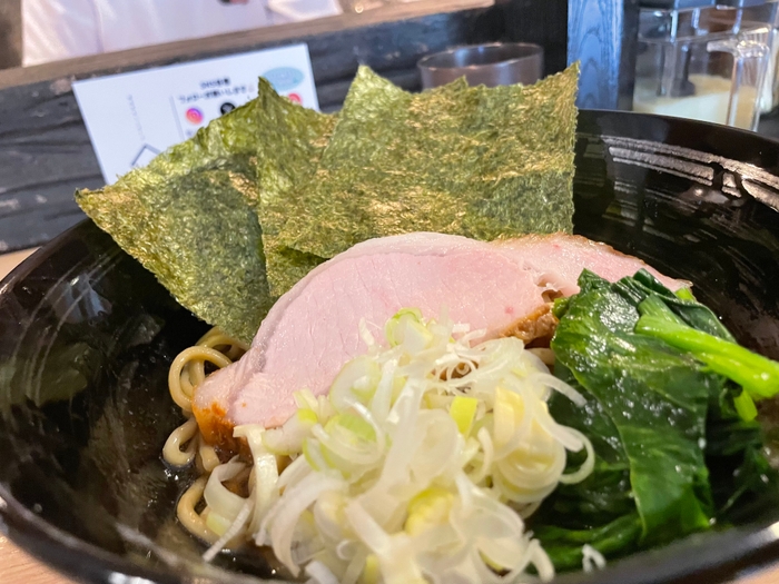 黒　