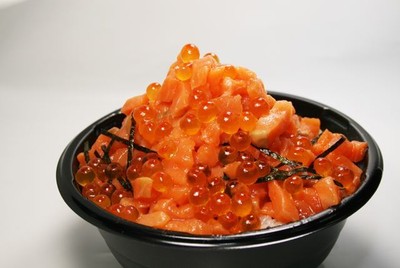 とろサーモンといくらの親子丼／北海道