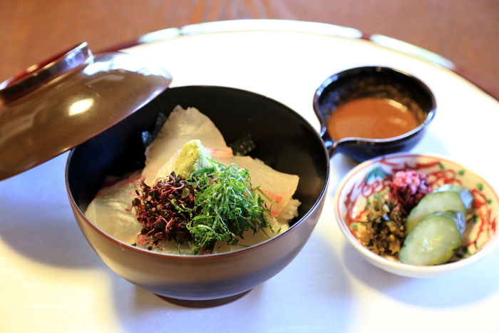 鶴形名物「鯛茶漬け」