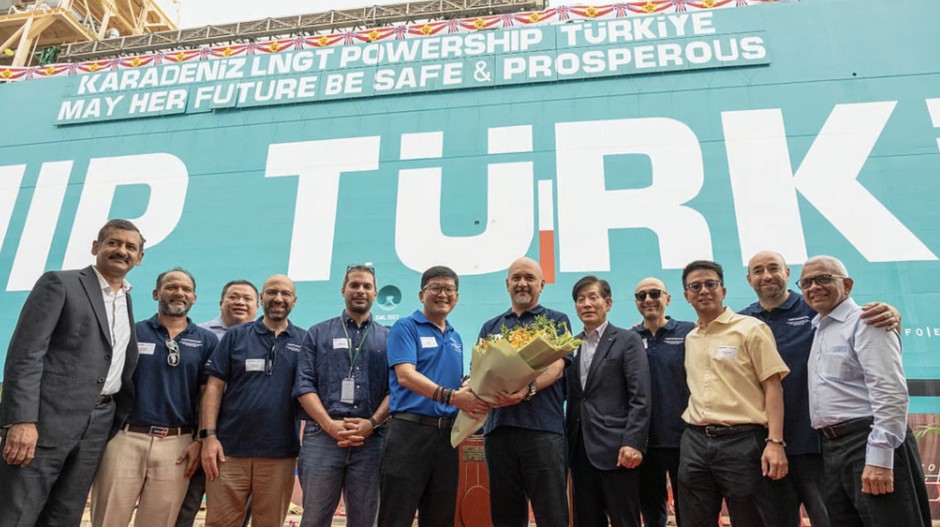 シンガポールのSeatriumのAdmiralty Yardで行われたKARADENIZ LNGT POWERSHIP TÜRKIYEの命名式(2026年9月)