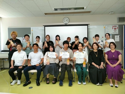 コンペ参加生徒さんとの集合写真