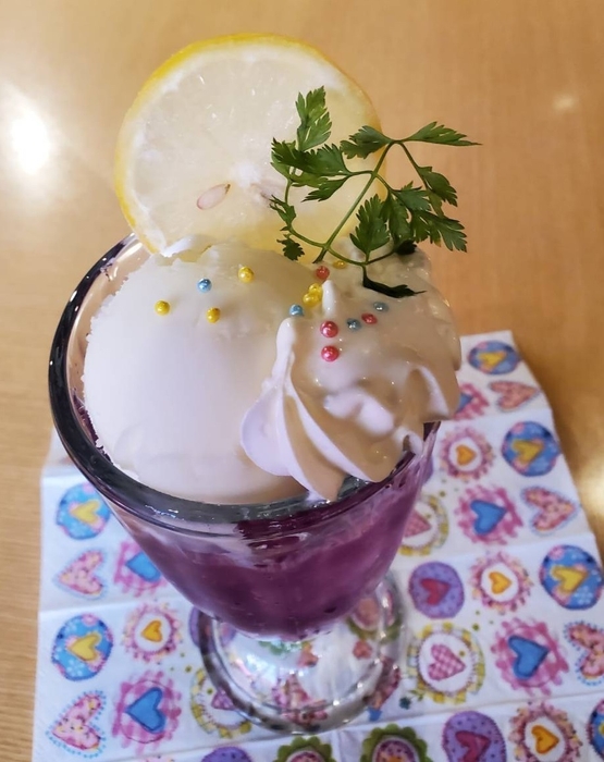 ハンボックカフェ メニュー写真(BCS(バイオレットクリームソーダ))