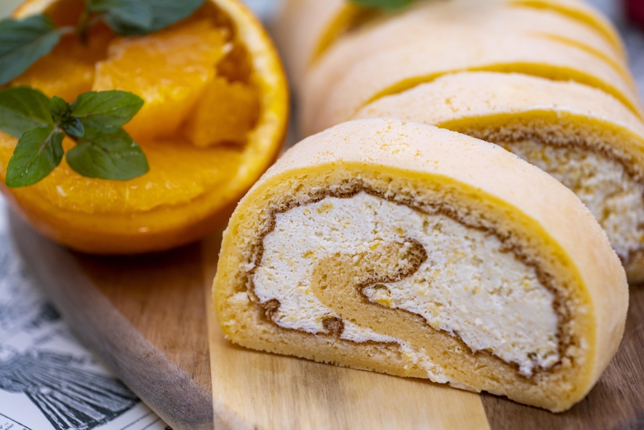 グルテンフリーオレンジヨーグルトロールケーキ