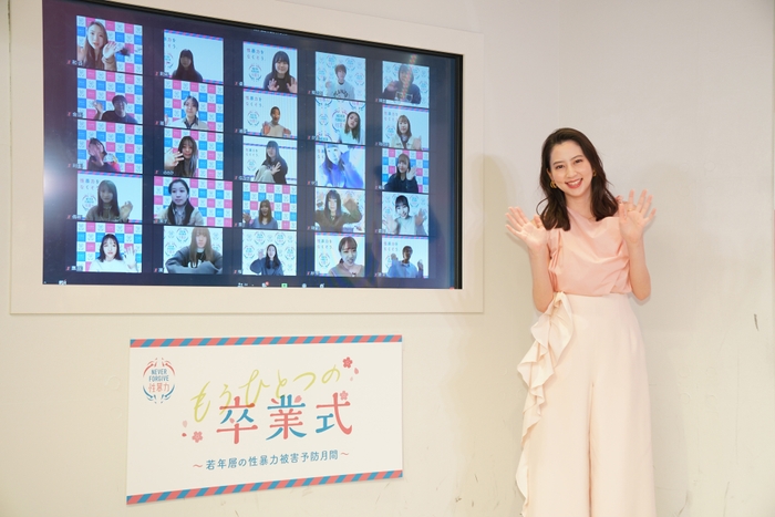 河北 麻友子さんと高校生たち