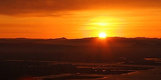 六甲山からの2018年の初日の出は 7時00分頃の予定です