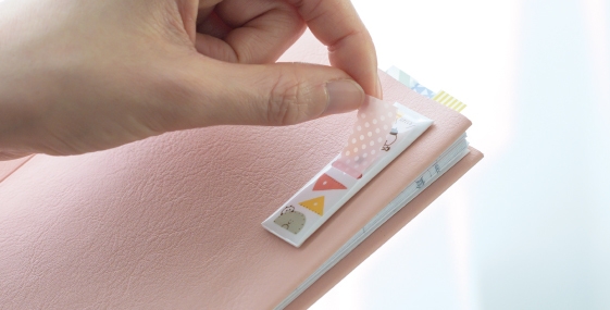 ケースごと貼って、ふせんをサッと使える