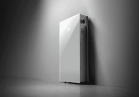 従来製品より約26％軽い太陽光パネル 「XLN120-485S【軽量型】」を販売