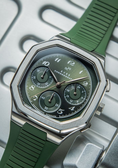 Olive Green：直線と曲線が共存する幾何学的フォルム