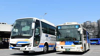 導入予定の高速バス(左) ハイブリッドバス(右