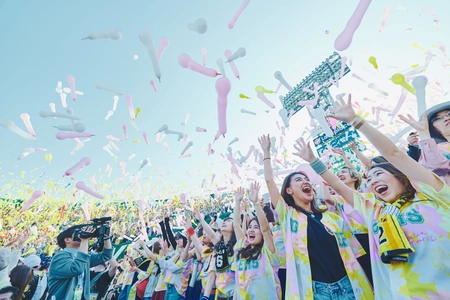 タイガースガールズフェスタ「TORACO DAY」開催！ 25,000人の女性ファンが阪神甲子園球場に集結し、 可愛くタイガースを応援！