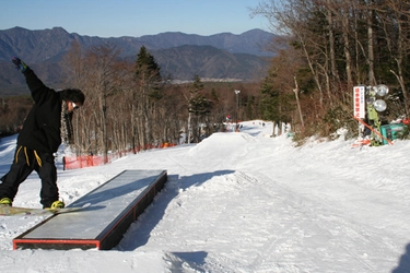 山梨県・富士山麓のスキー場　ふじてんスノーリゾート とことんスノーボードを楽しむために&#8230;！ 無料で体験！「スノーパーク　ビギナーズキャンプ」毎週水曜日開講！