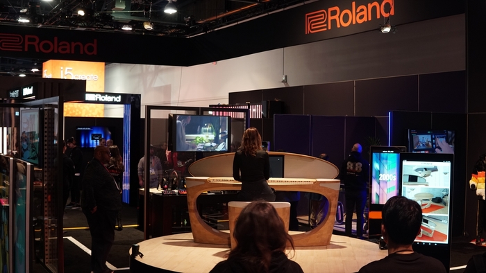 CES 2023会場でのデモ演奏の様子