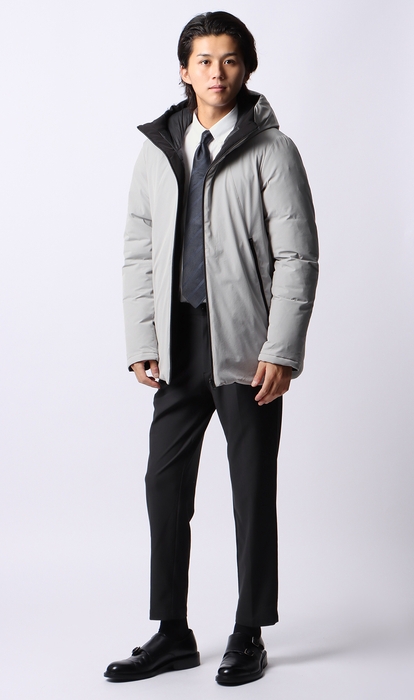 表側:マットで落ち着きのあるカラー