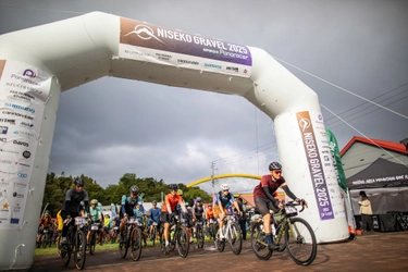 北海道ニセコで開催、国内最大級・道外参加6割の 人気グラベルイベント「パナレーサーニセコグラベル2026」 開催決定(9月26日・27日)