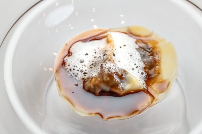 アミューズ オリーブ牛のロースと国産牛のほほ肉のラビオリ