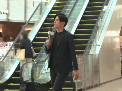 青木源太 街頭インタビューの様子(1)