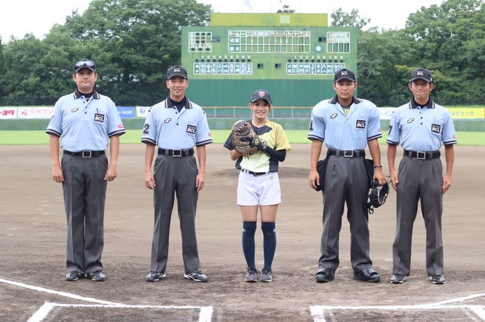 始球式ならぬ“補球式”登場