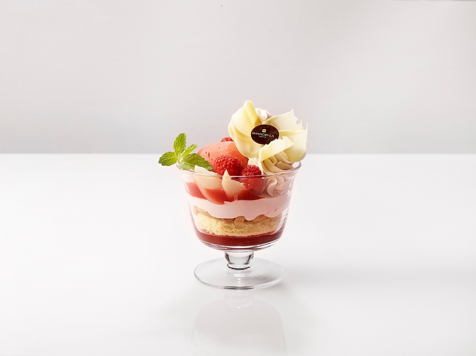 白桃ラズベリーパフェ