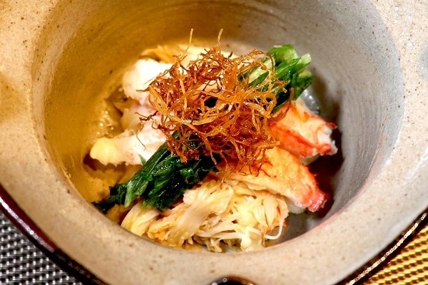 強肴 蟹と芹の蟹味噌和え 針生姜素揚げ