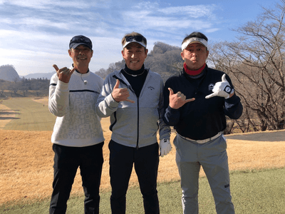 北海道日本ハムファイターズOBチームは (左から)田中幸雄さん、西崎幸広さん、 岩本勉さん。