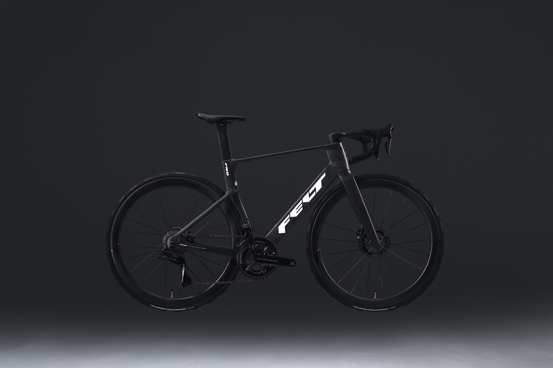 総合性能のための徹底した軽量化