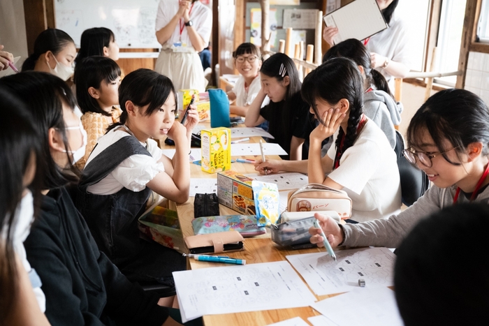 編集部活動（文章勉強会）の様子