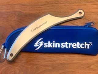 スキンストレッチの基本ツールのドルフィン ステンレス製で形状とエッジがポイント(海外でも意匠登録など特許取得済)