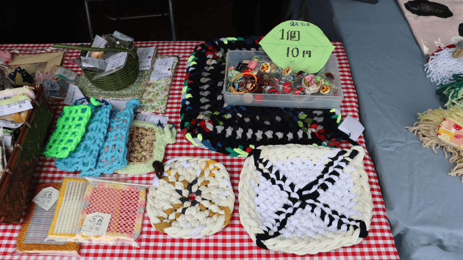 社会福祉団体による雑貨販売（昨年度の様子）