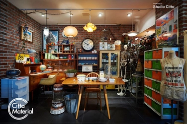 新築住宅×ヴィンテージ家具　 新しい住まいと時代を重ねた家具の融合を提案。 どこか懐かしい、アートを感じる デザインコンシャスな世界観。